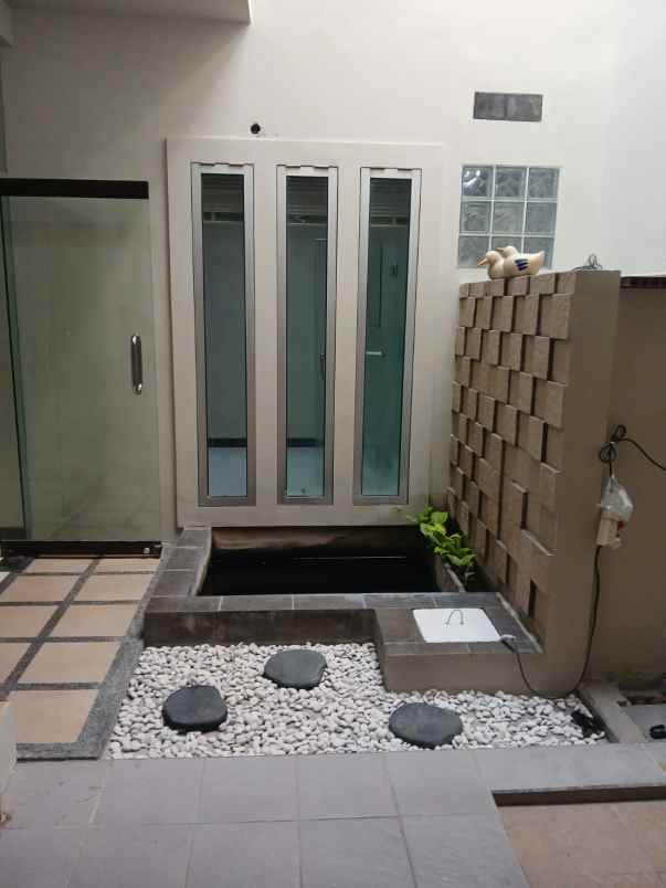 dijual rumah purimas