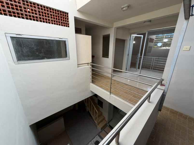 dijual rumah purimas