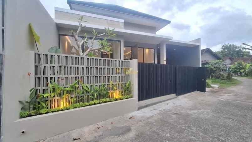 dijual rumah purwomartani