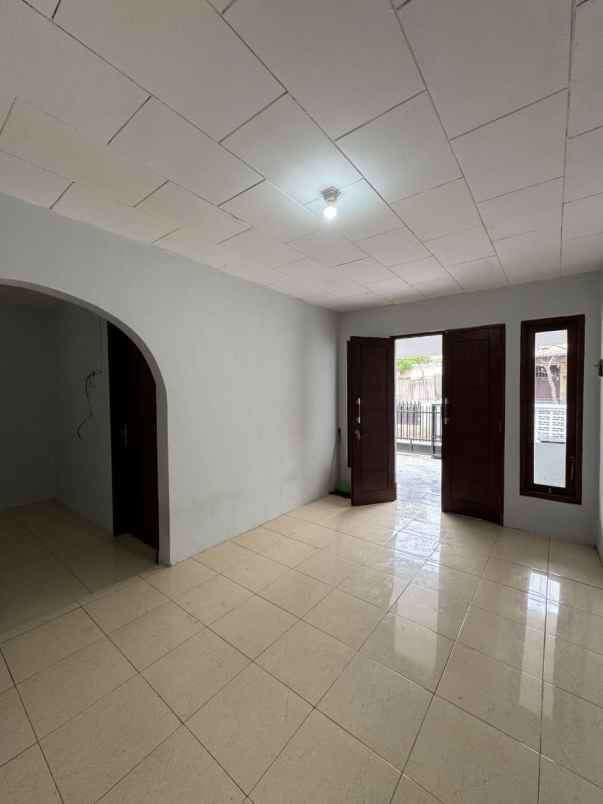 dijual rumah radio dalam