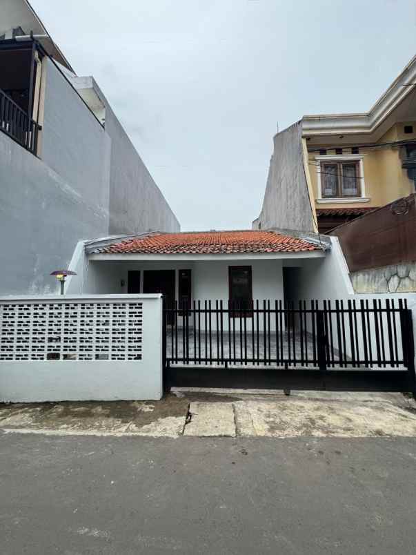 dijual rumah radio dalam