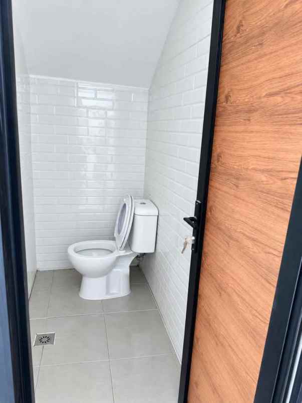 dijual rumah raya medokan sawah