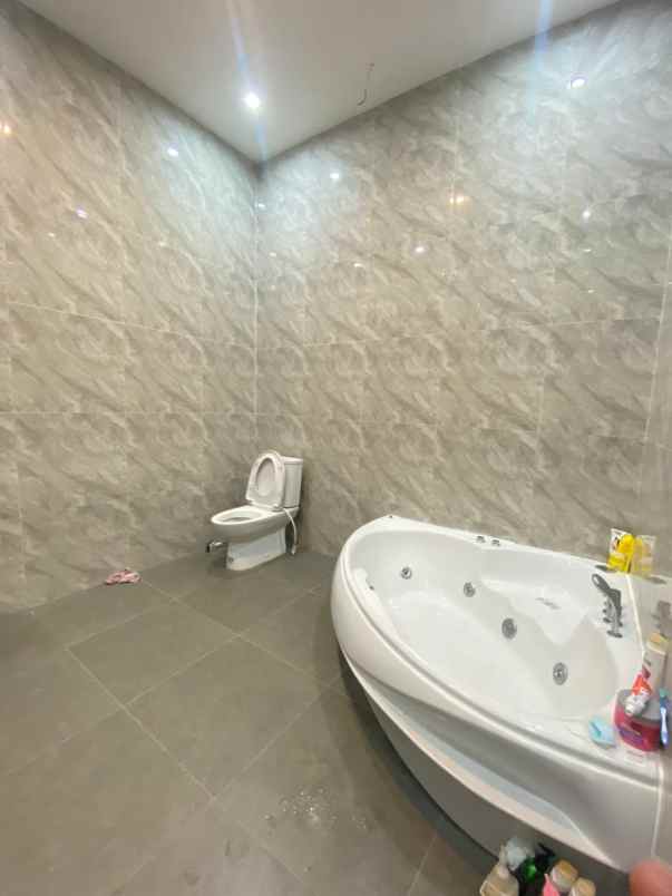 dijual rumah raya wendit belakang araya