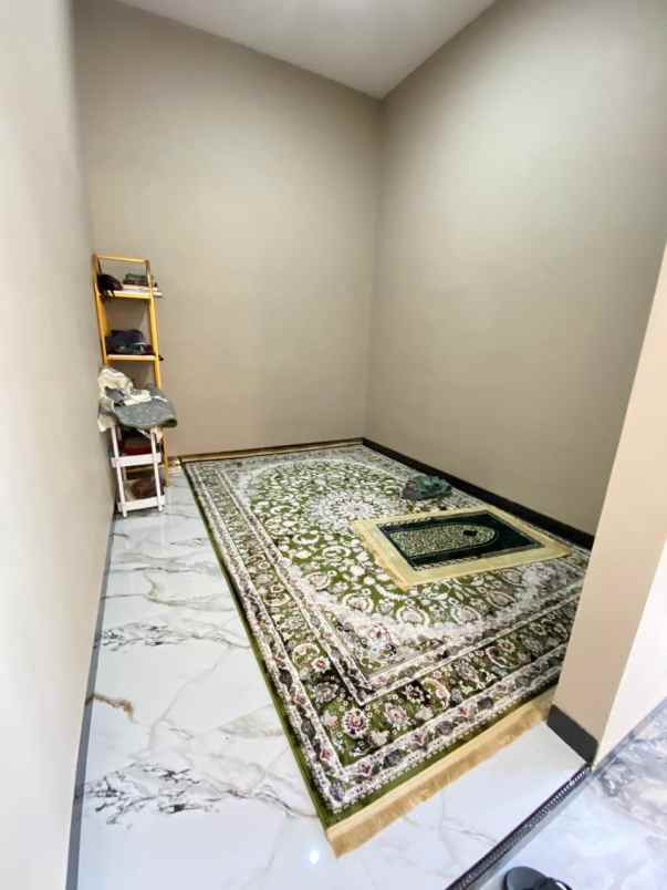 dijual rumah raya wendit belakang araya