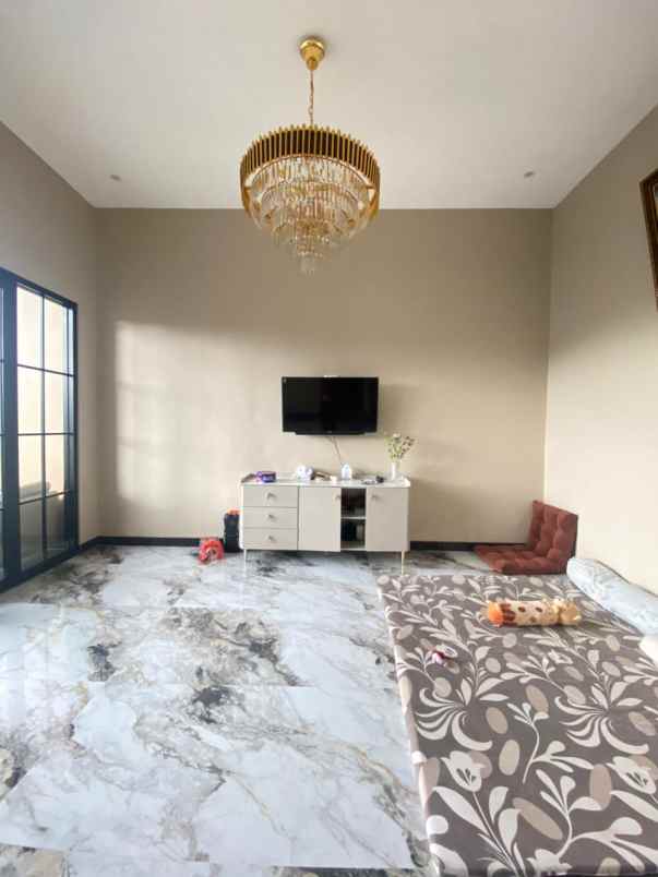 dijual rumah raya wendit belakang araya