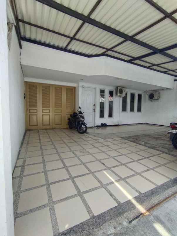 dijual rumah rumah babatan pantai