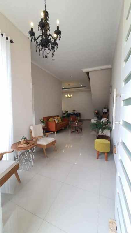 dijual rumah rungkut asri