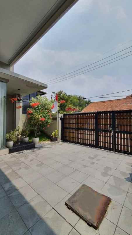 dijual rumah rungkut asri