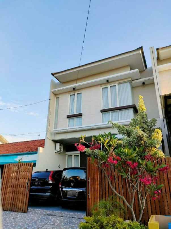 dijual rumah rungkut asri
