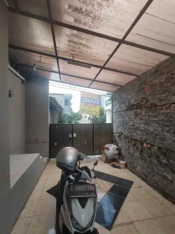 dijual rumah sariwangi