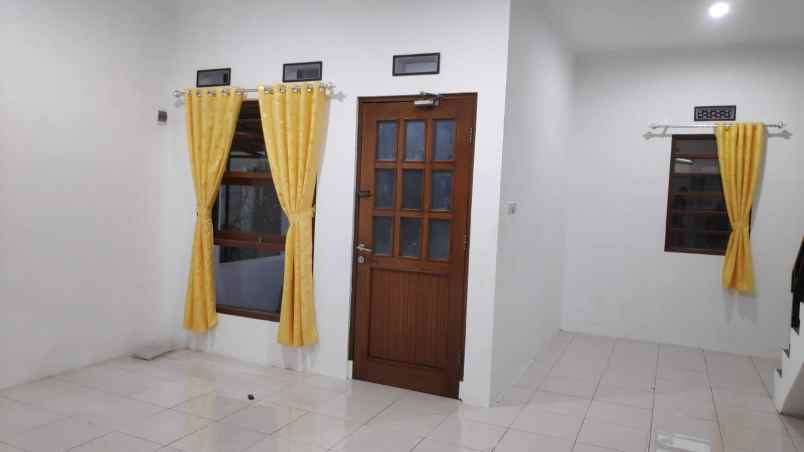 dijual rumah sariwangi regency