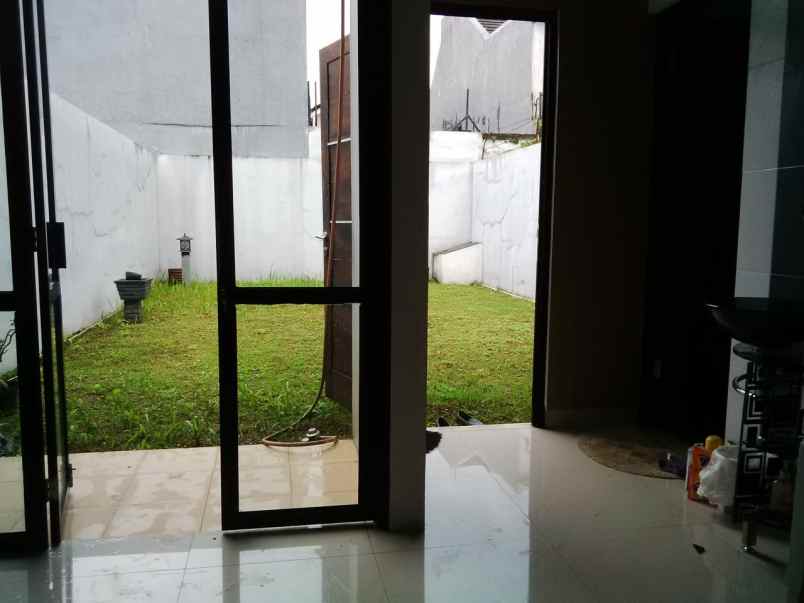 dijual rumah sariwangi selatan