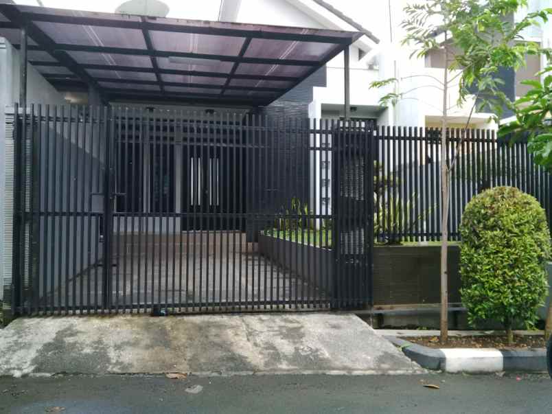 dijual rumah sariwangi selatan
