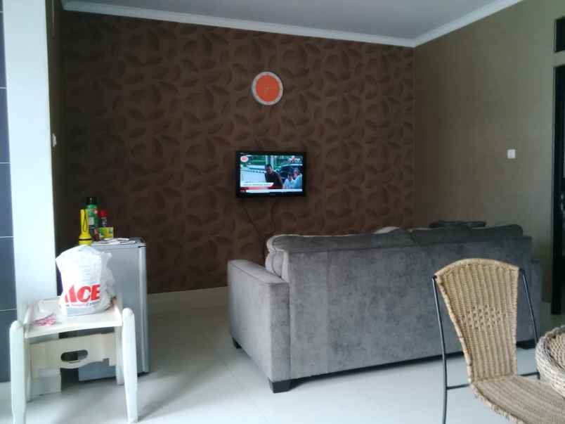 dijual rumah sariwangi selatan