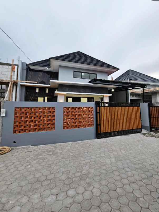 dijual rumah sd model