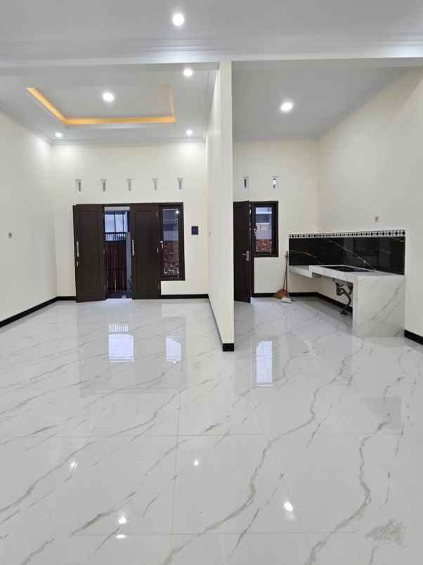 dijual rumah sd model