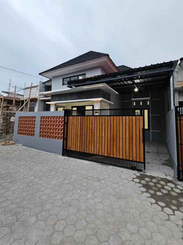 dijual rumah sd model