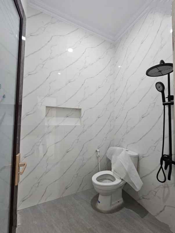 dijual rumah sd model