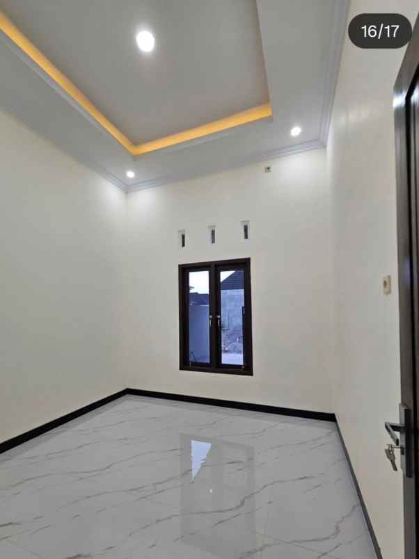 dijual rumah sd model