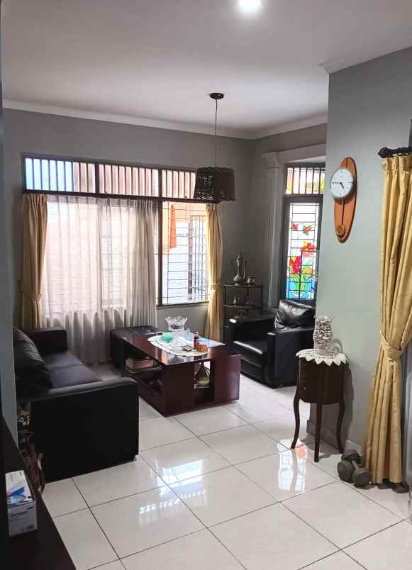 dijual rumah second dalam komplek villa bintaro indah