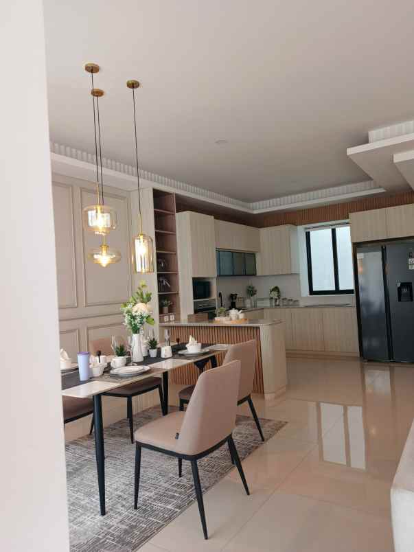 dijual rumah setra duta