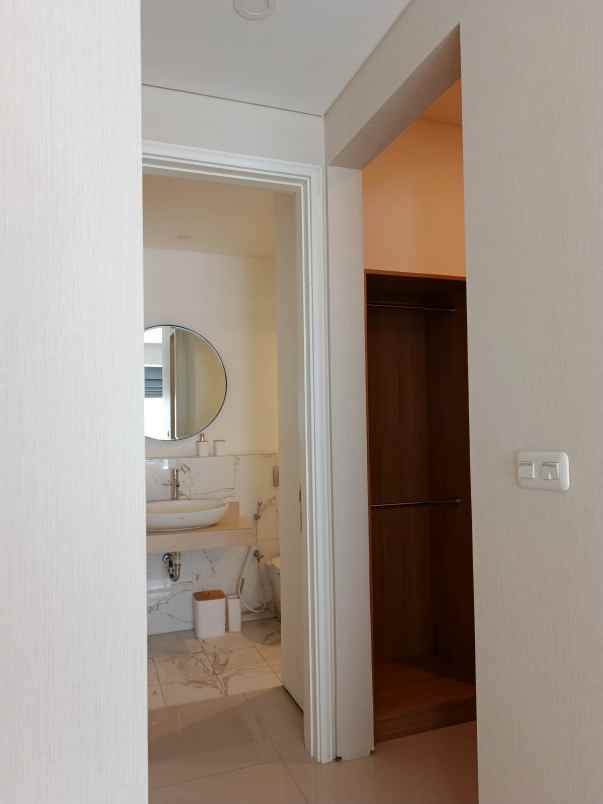 dijual rumah setra duta