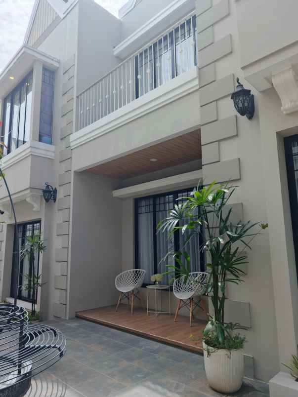 dijual rumah setra duta