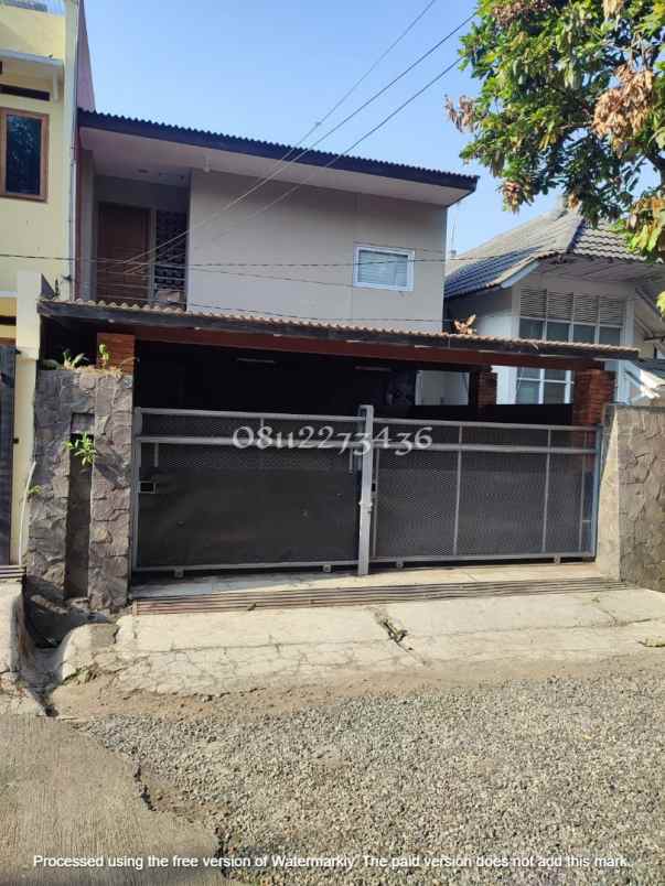 dijual rumah setraduta