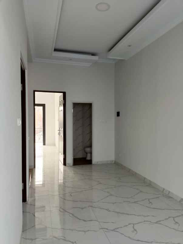 dijual rumah siap huni di lenteng agung jakarta