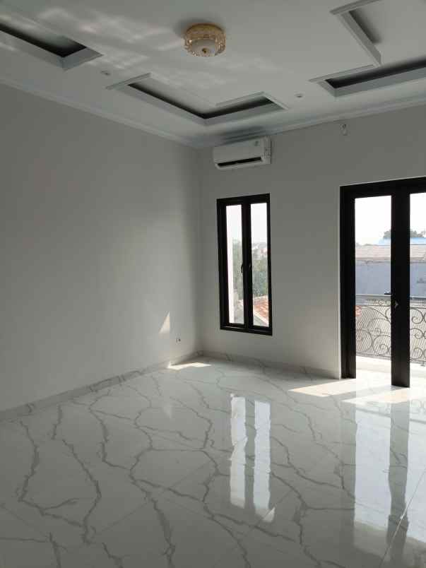 dijual rumah siap huni di lenteng agung jakarta