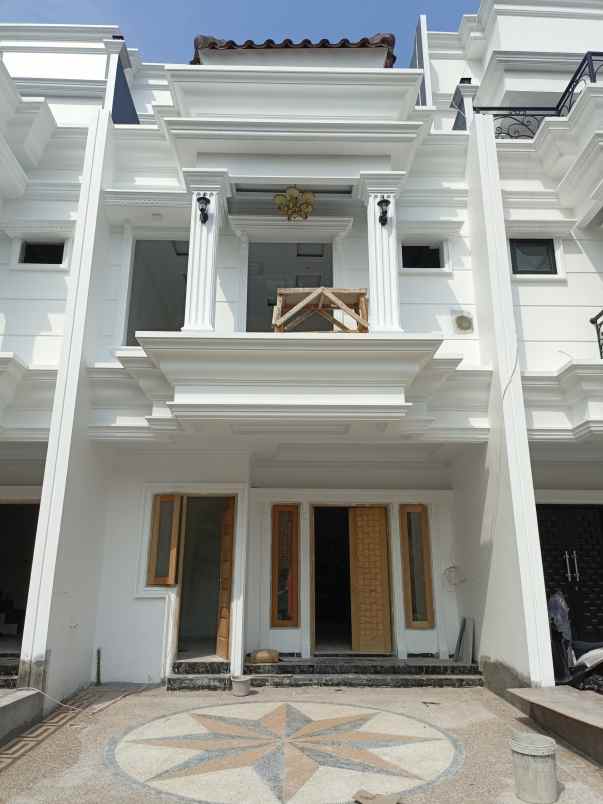 dijual rumah siap huni di lenteng agung jakarta