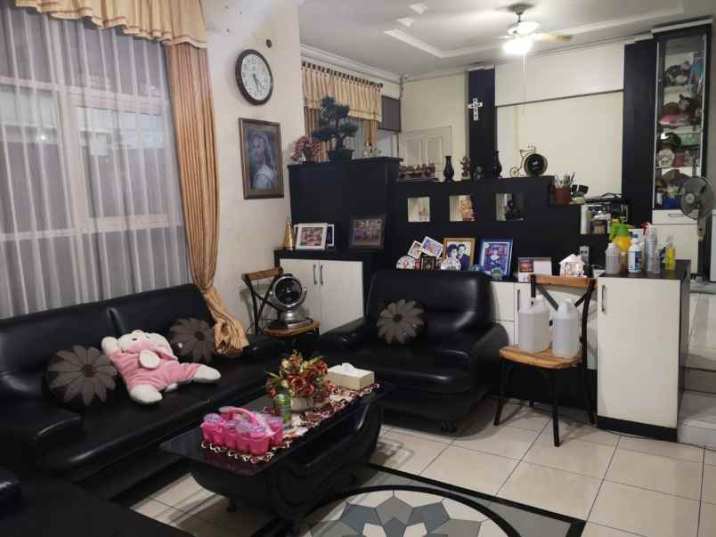 dijual rumah simpang darmo permai