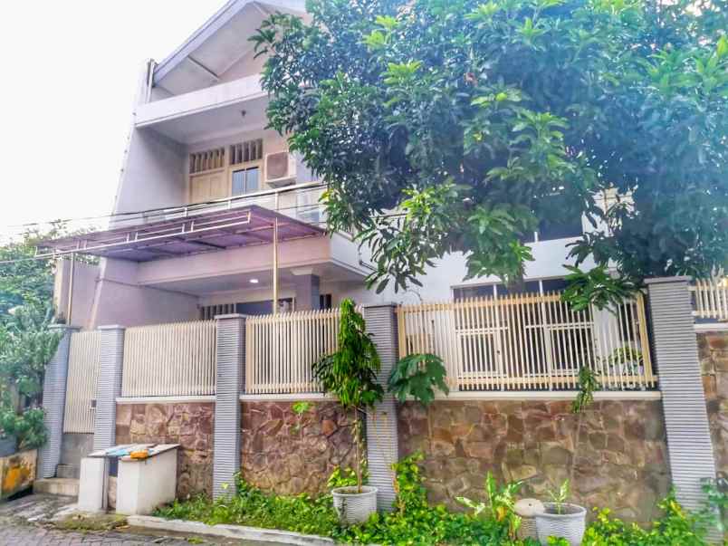 dijual rumah simpang darmo permai