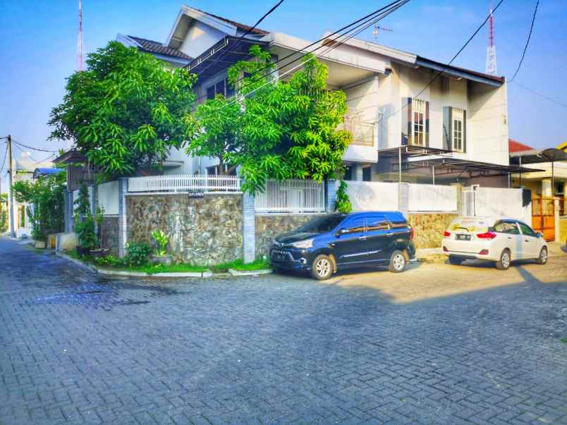 dijual rumah simpang darmo permai