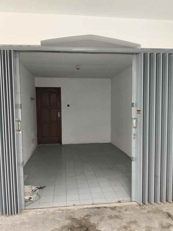 dijual rumah simpang darmo permai selatan