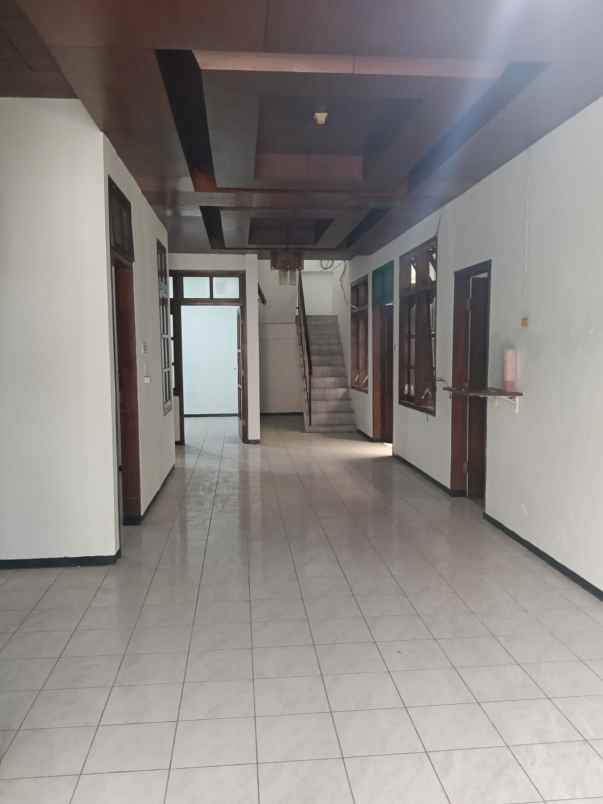 dijual rumah simpang darmo permai selatan