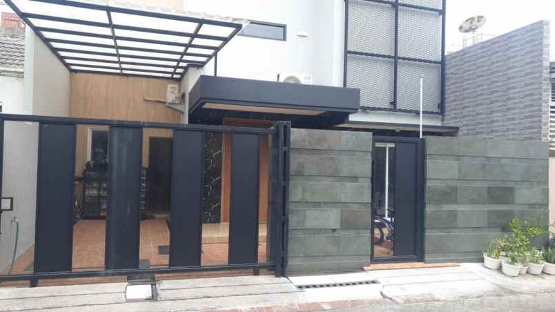 dijual rumah simpang darmo permai selatan