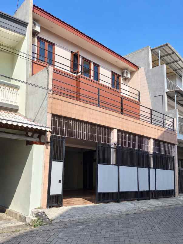 dijual rumah siwalankerto
