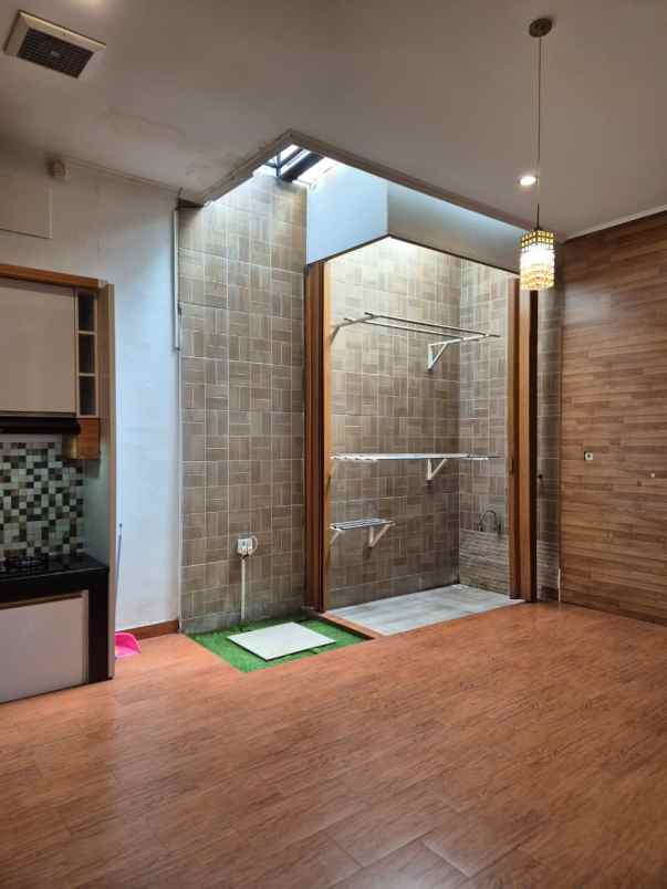 dijual rumah sommerville