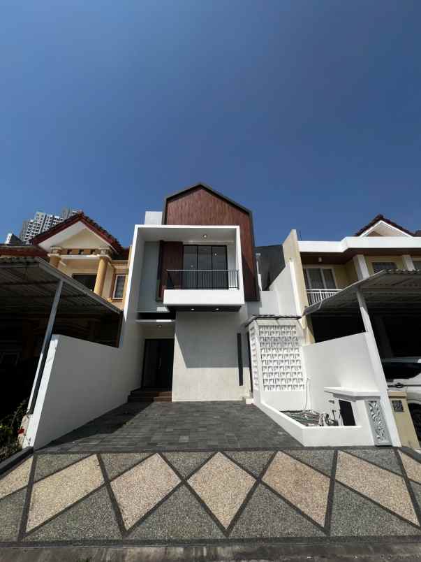 dijual rumah sorento pakuwon city