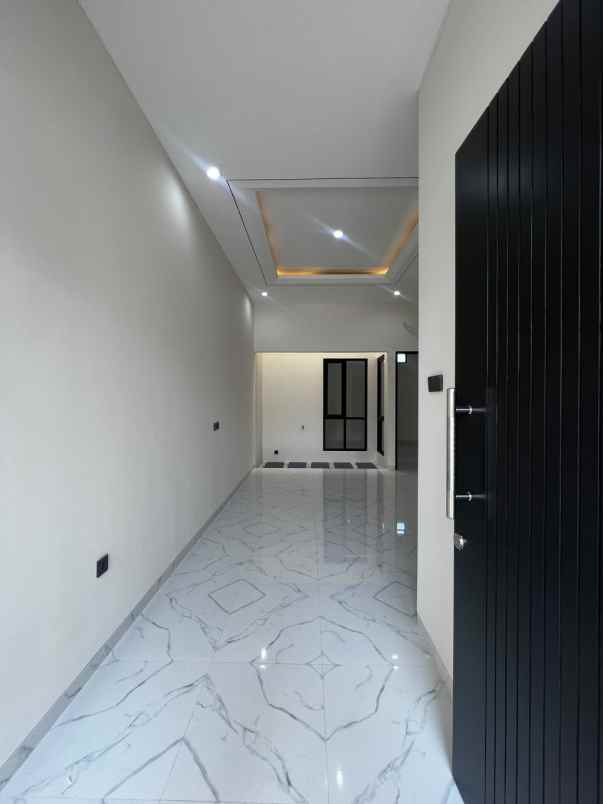 dijual rumah sorento pakuwon city