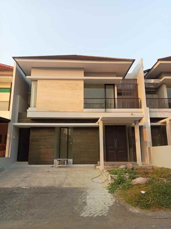 dijual rumah south emerald mansion