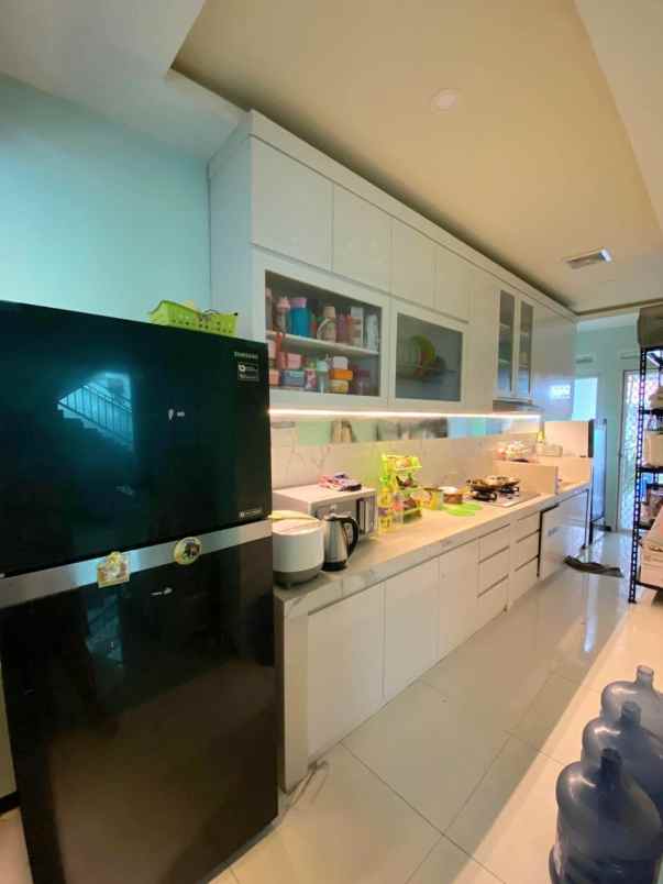 dijual rumah springhills sawojajar