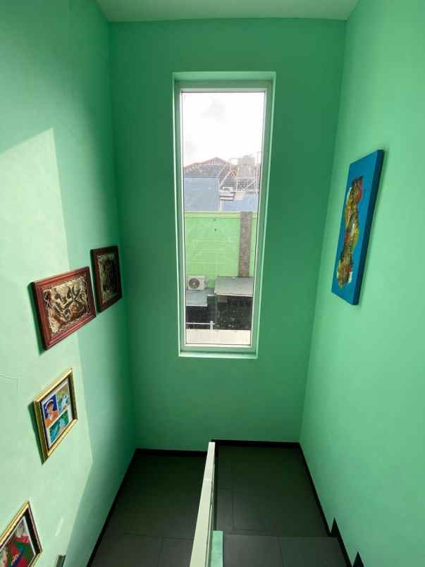 dijual rumah springhills sawojajar