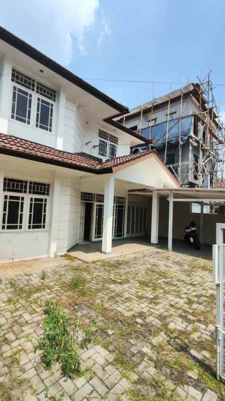 dijual rumah strategis pinggir jalan utama di cilandak