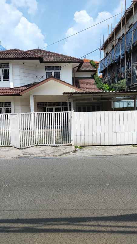 dijual rumah strategis pinggir jalan utama di cilandak