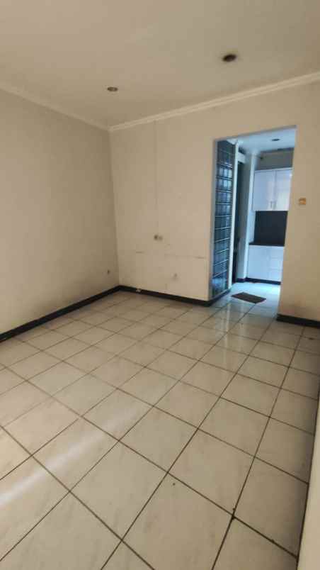 dijual rumah strategis pinggir jalan utama di cilandak