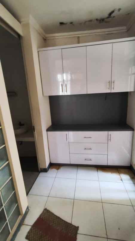 dijual rumah strategis pinggir jalan utama di cilandak