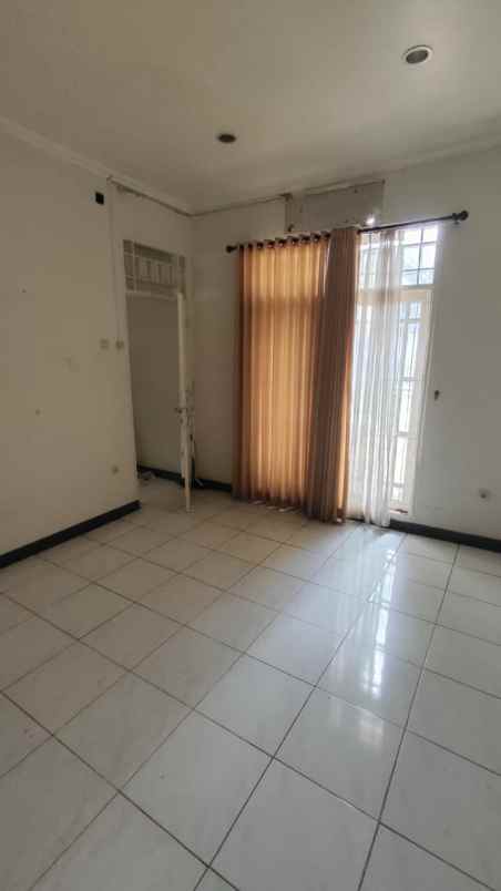 dijual rumah strategis pinggir jalan utama di cilandak