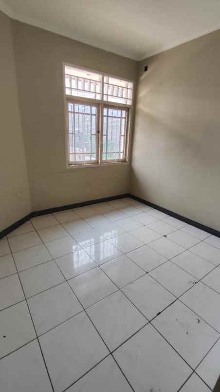 dijual rumah strategis pinggir jalan utama di cilandak